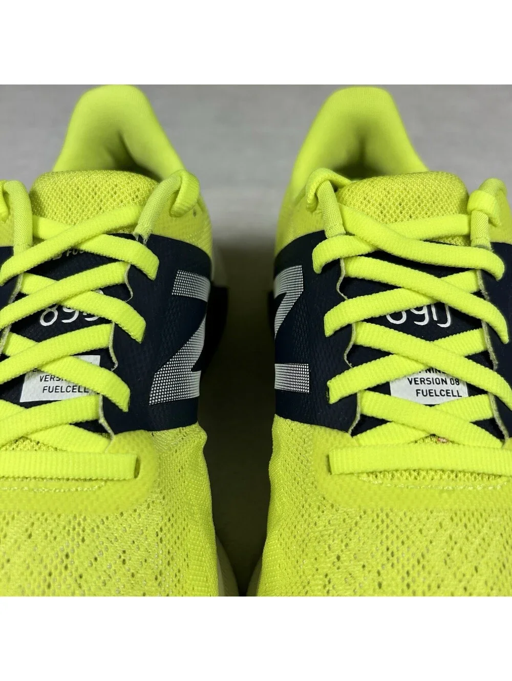 New Balance Women’s 890 V8 Running Shoes Size 7.5 Neon Yellow Walking Sneakers